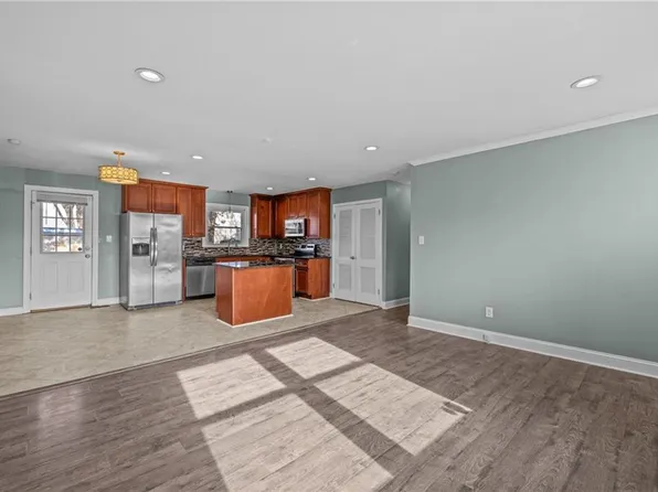 4002 Candlewood Dr, Hampton, VA 23666