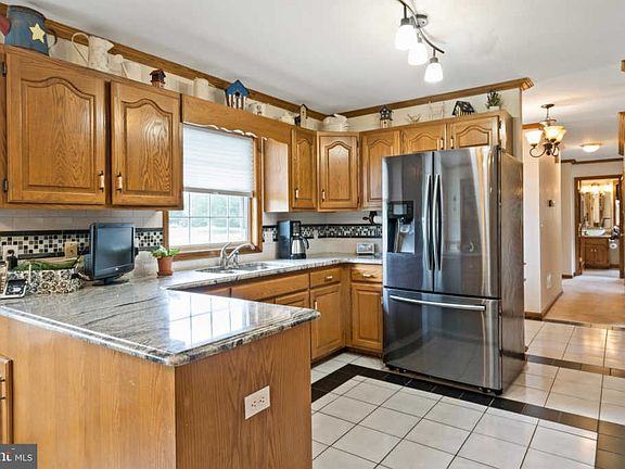 3rd image of 169 Trillium Dr