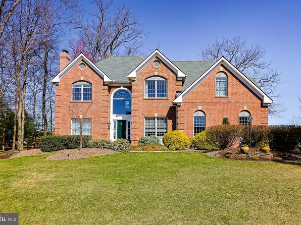 5109 Elmhurst Dr, Schnecksville, PA 18078