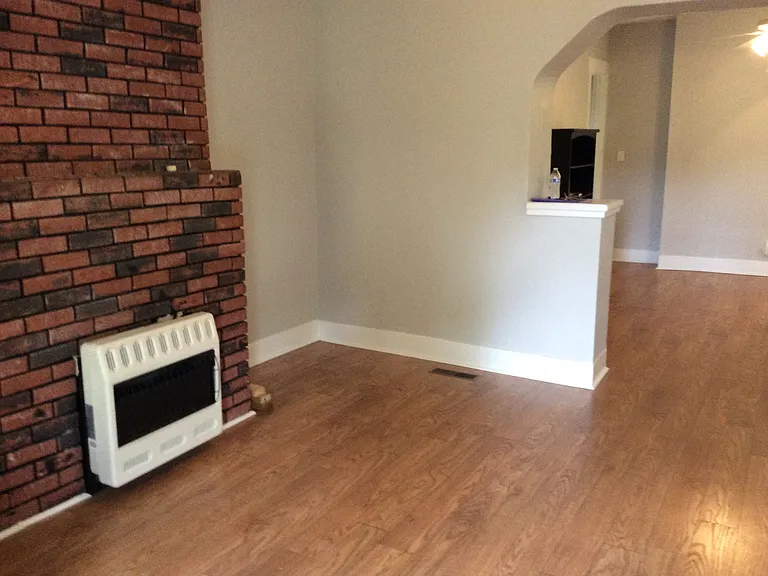 211 Burns Ave — Photo 3
