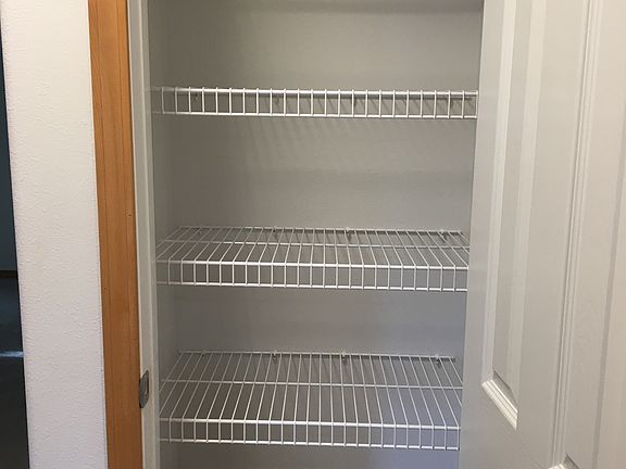 4th image of 20 NW Birch Ave APT 2