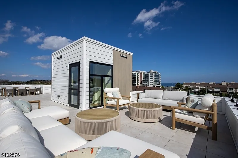 8 Seashore Drive photo 1