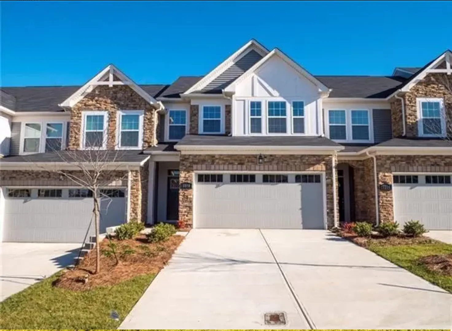Coming Soon-Beautiful Townhouse in Berewick! — Photo 1