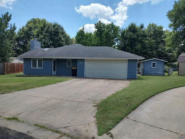125 Cypress Dr, Emporia, KS 66801