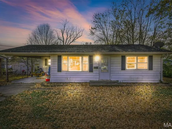 210 Hickory St, Farmington, MO 63640