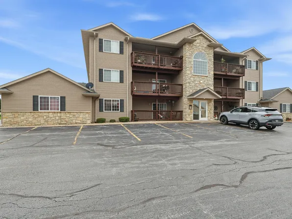3209 S 16th Ave Unit 101, Eldridge, IA 52748