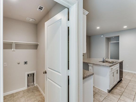 5th image of 233 Abingdon St