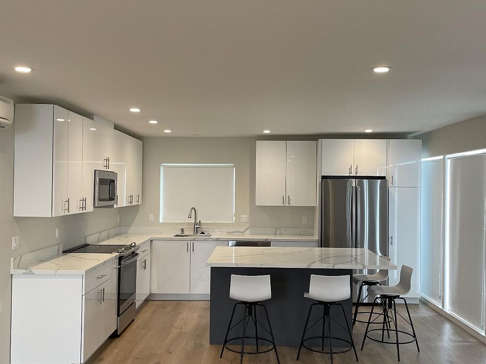 1st image of 366 Collingwood St
