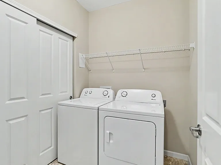 800 Redwood Ln — Photo 42