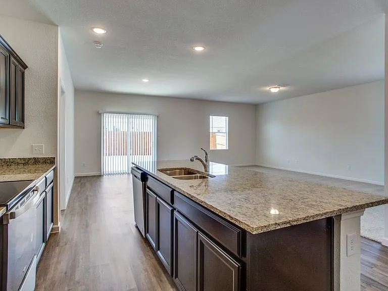 304 Briar Cv — Photo 3