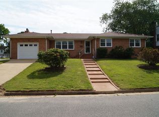 9 Chowning Dr, Hampton, VA 23664