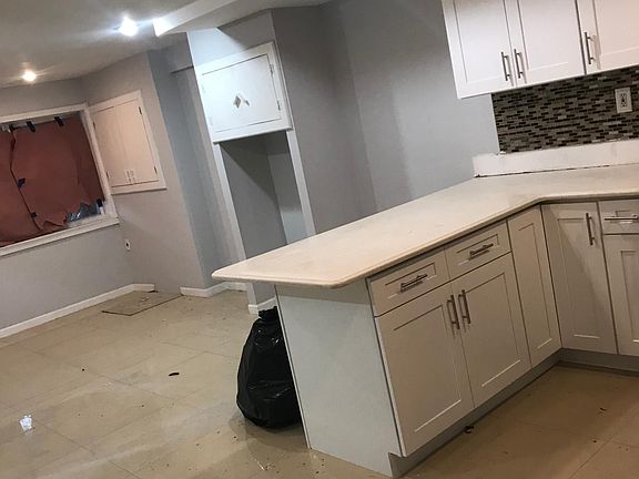 2nd image of 576 Leland Ave