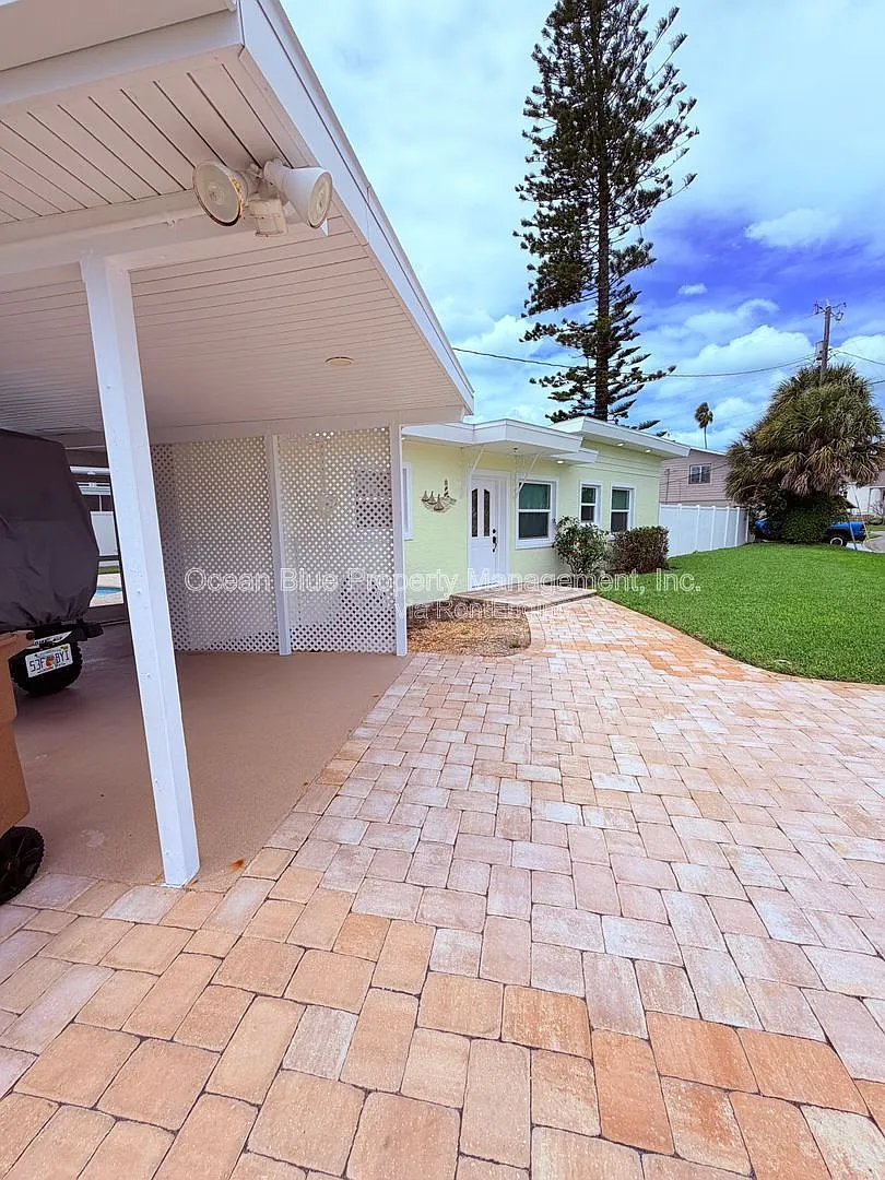 3 bed, 1.0 bath, 936 sqft, $3,395 — Photo 3
