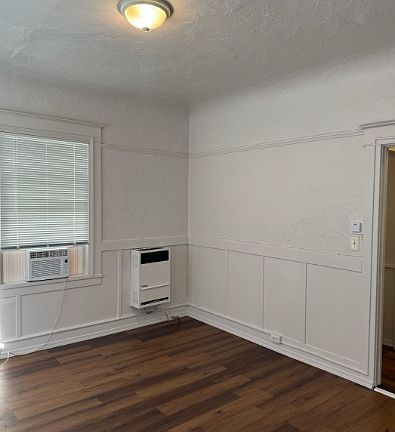 3rd image of 436 E Oak St #F