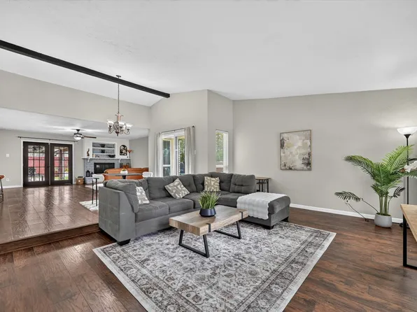 2021 Emory Oak Dr, Carrollton, TX 75007