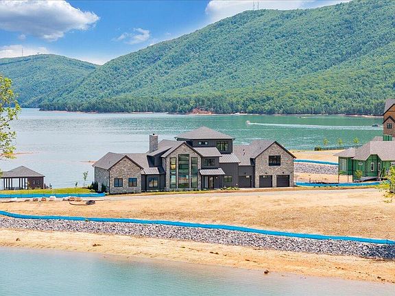 4th image of 118 Lakeport Cir