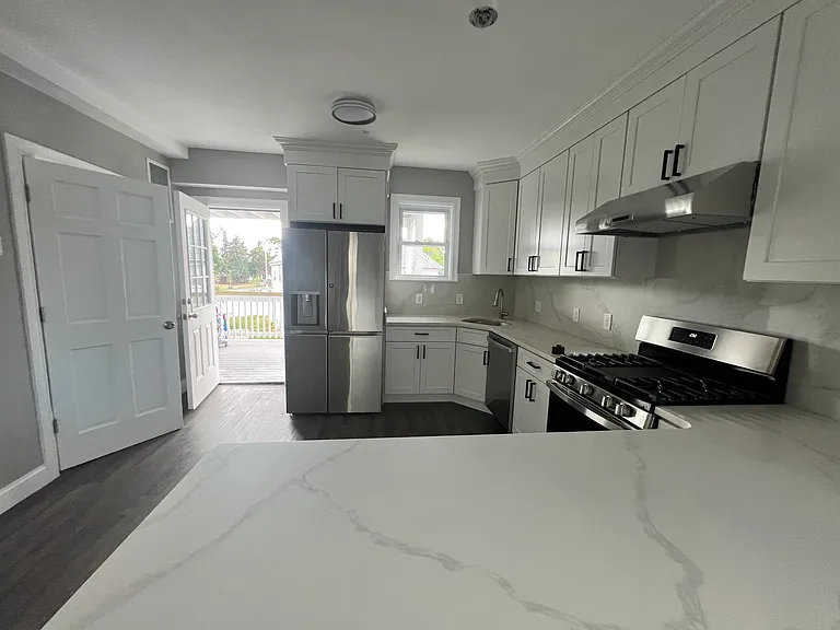 61 Gale St #2 — Photo 2