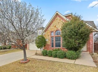 205 Edinborough Dr, Euless, TX 76039