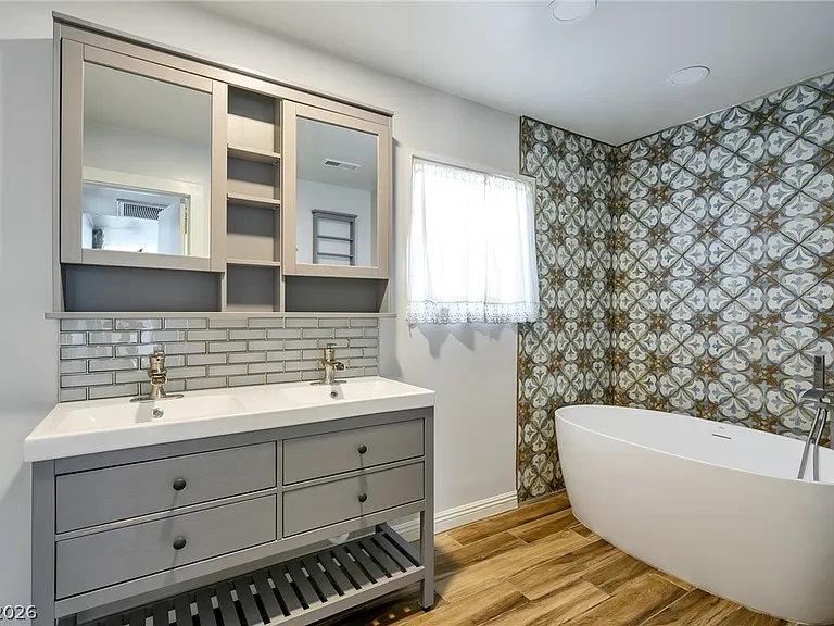 2324 Laurie Dr — Photo 15