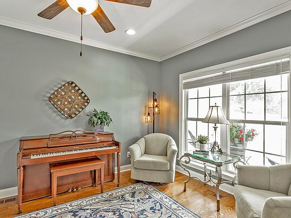 4th image of 1023 Lynnstone Dr