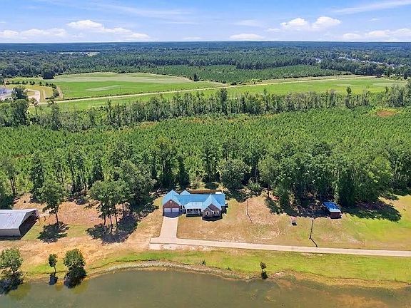 2nd image of 390 Comanche Dr