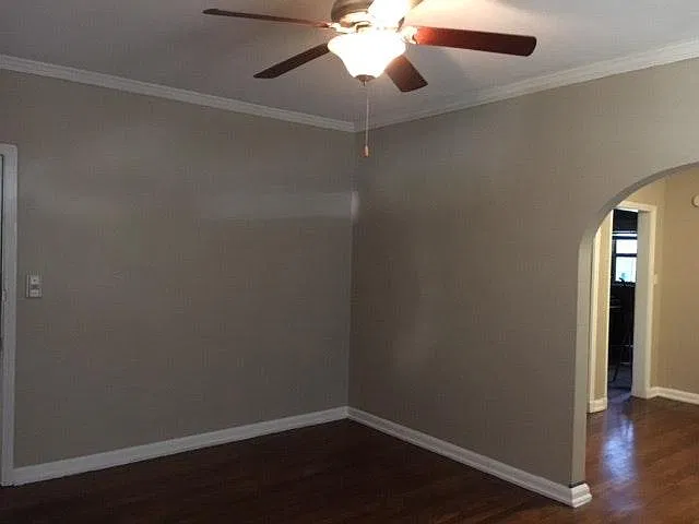 Living area, view 2