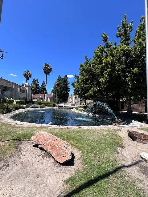 2 bed, 1.5 bath, 1051 sqft, $1,695 — Photo 1