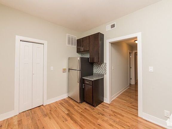4th image of 627 W Oakdale Ave #3F