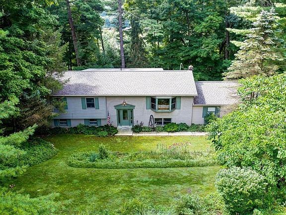5th image of 291 Pine Tree Dr NE