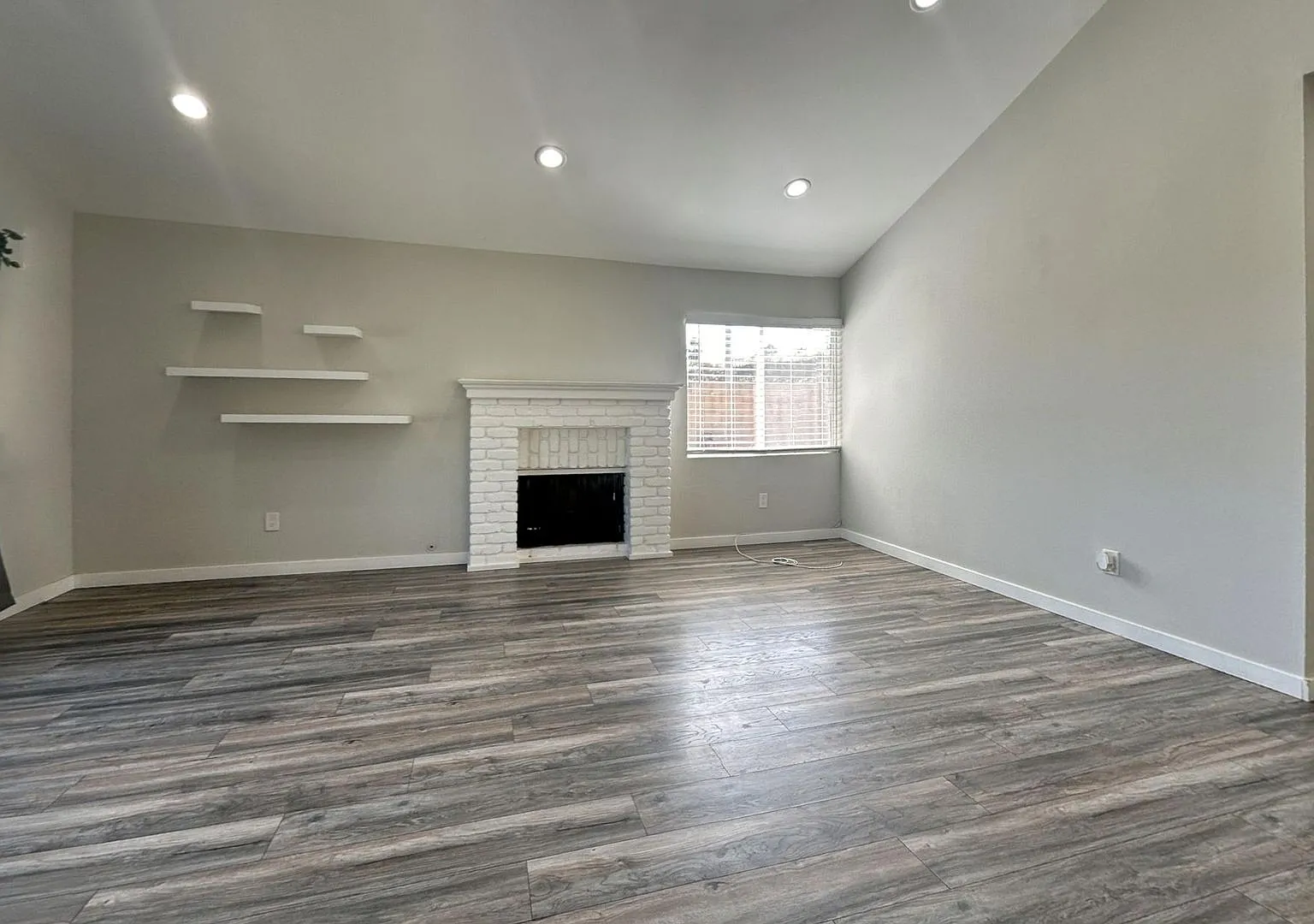 1177 Springbrook St. Charming 3 Bedroom, 2 Bathroom Home in Corona! — Photo 3