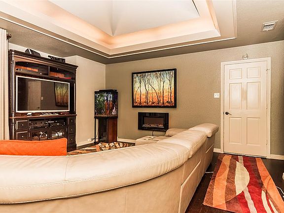 5th image of 612 Villawood Ln
