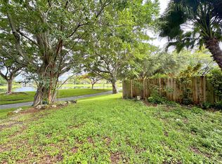 9427 SW 151st Ave, Miami, FL 33196