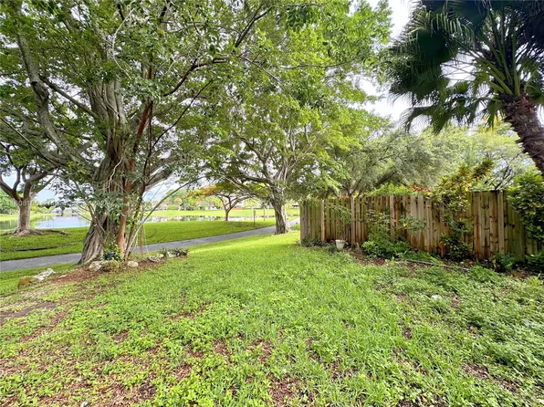 9427 SW 151st Ave, Miami, FL 33196