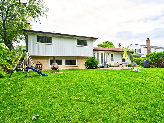 2nd image of 1425 E Lake Louise Dr