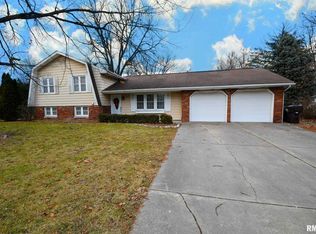 1117 W Ravinwoods Rd, Peoria, IL 61615