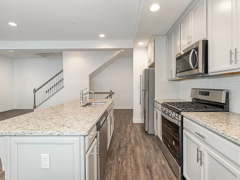 3117 Stall Ln — Photo 6