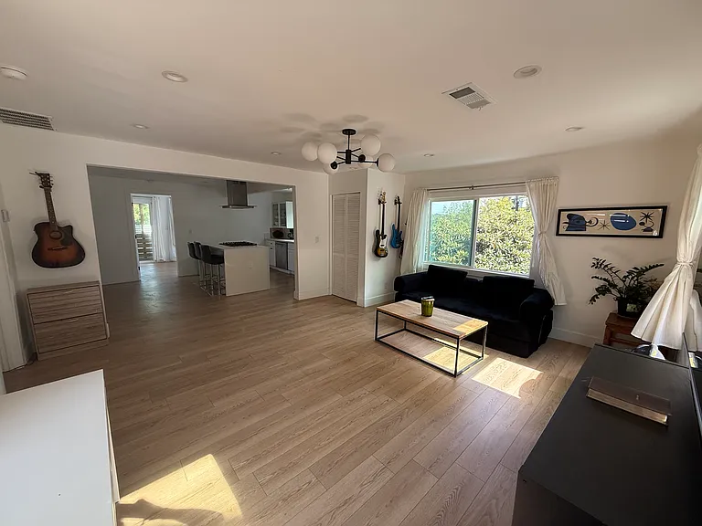 440 Wren Dr — Photo 2