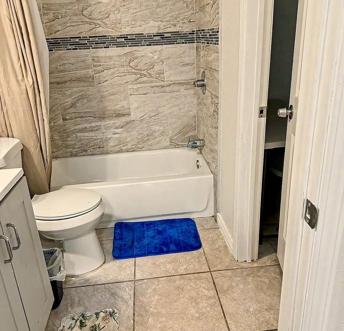 4 bed, 4.0 bath, 1900 sqft, $927 — Photo 2