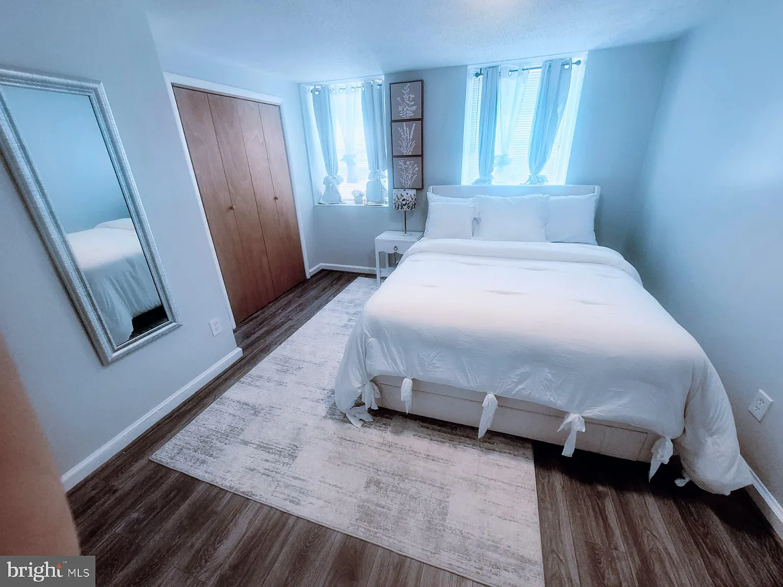 2 bed, 812 sqft, $2,100 — Photo 2
