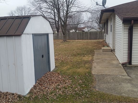 4th image of 1209 Peacock Ln