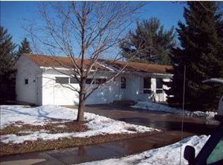 925 Meridian Heights Dr, Eau Claire, WI 54703