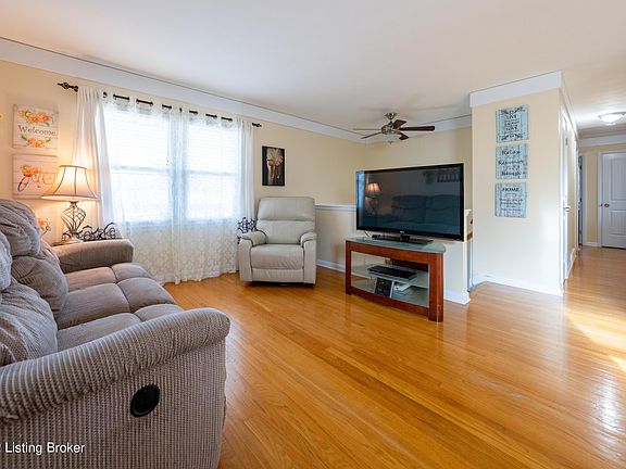 2nd image of 4805 Lawrie Ln