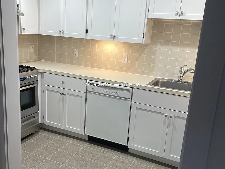 32 Healey St #3 — Photo 9