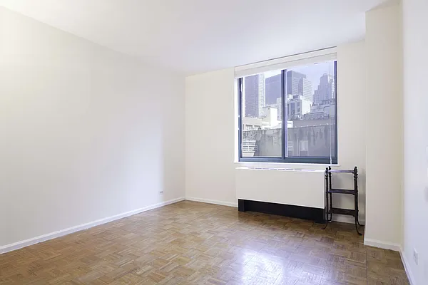 Rented by BLU Real Estate | media 16