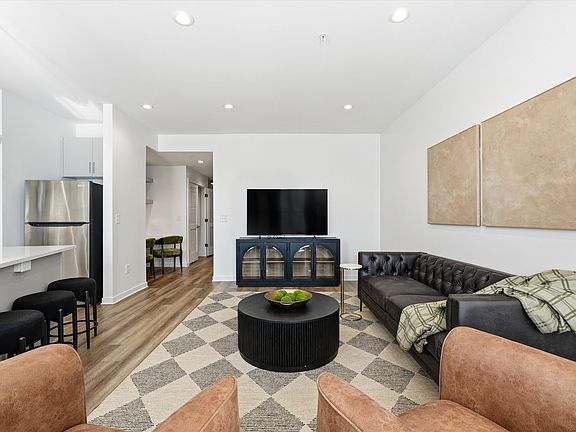 5th image of 707 26th Ave N APT 204