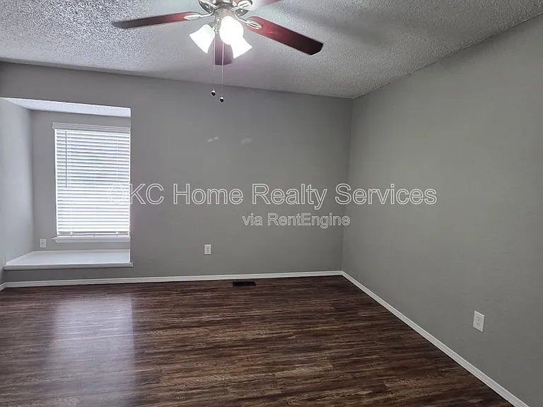 6713 Lyrewood Ln — Photo 6