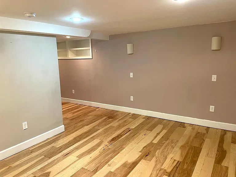 2411 W Woodlawn Ave — Photo 19