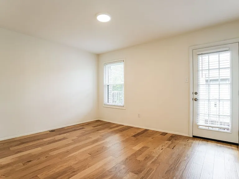 810 Banister Ln #806 — Photo 7