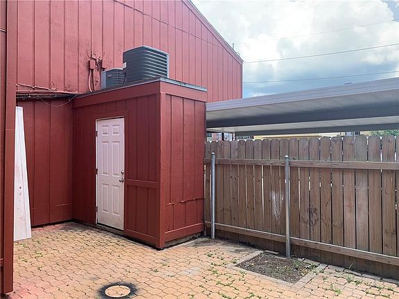 3rd image of 1608 Chimney Wood Ln #1608