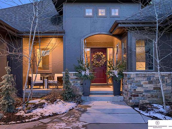 3rd image of 609 S 198th St